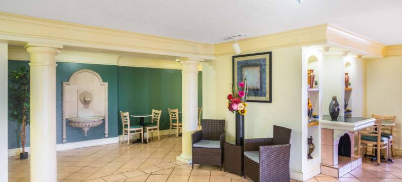 温德姆速8酒店老鹰关(Super 8 by Wyndham Eagle Pass)图片