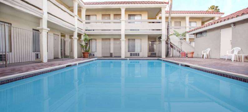 科斯塔梅萨纽波特海滩哈仙达Travelodge by Wyndham酒店(Travelodge by Wyndham Costa Mesa Newport Beach Hacienda)图片