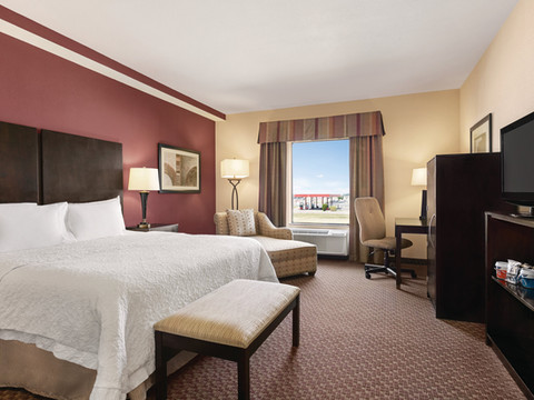 伊尼德希尔顿欢朋旅馆&套房酒店