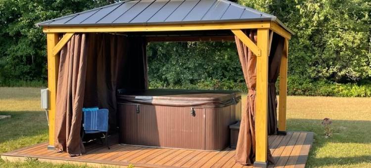 Park in the Woods Cozy and clean. Shared Hot Tub图片
