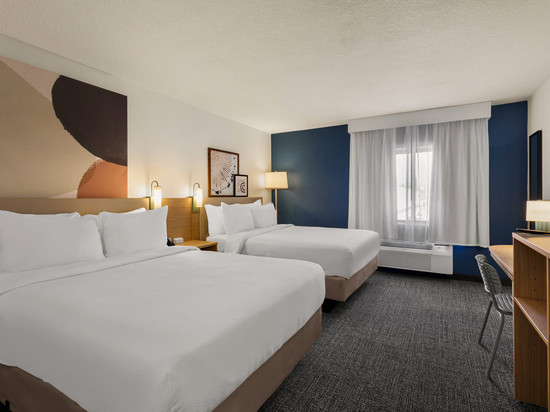 韦恩堡 Spark by Hilton 酒店