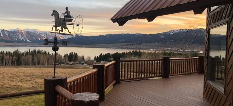 Beautiful 5 Star Log Home on 15 Acres! Lake Views, Stocked Pond, 18 Miles to Ynp图片