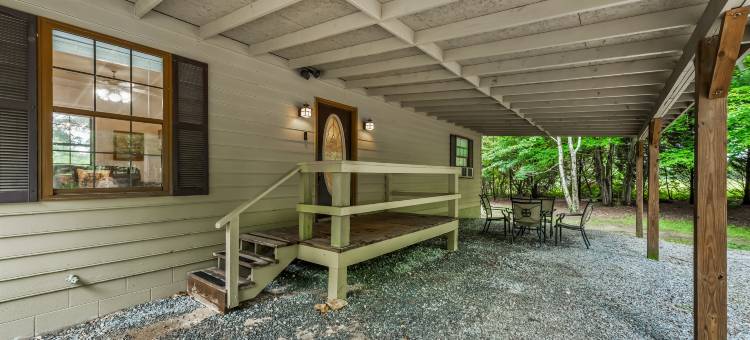 Charming Cottage with Fire Pit and Scenic Views - Tranquil Farm Escape图片