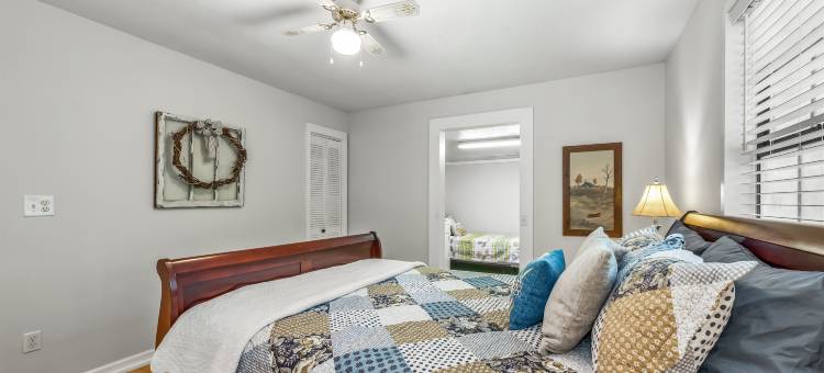 Charming Cottage with Fire Pit and Scenic Views - Tranquil Farm Escape图片