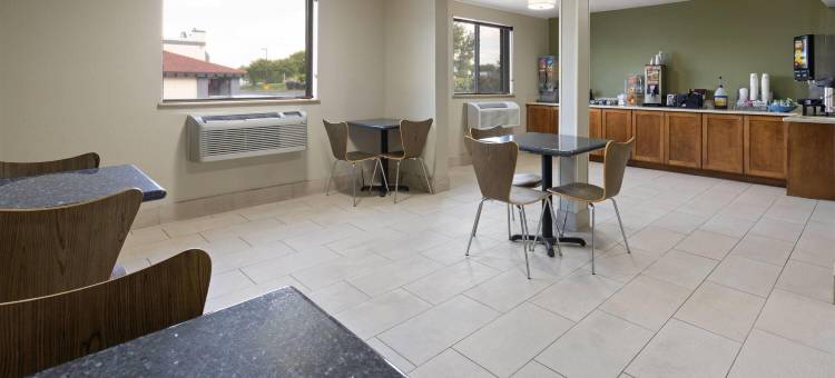 里士满-洛锡安收费公路速8酒店(Super 8 by Wyndham Richmond Midlothian Turnpike)图片