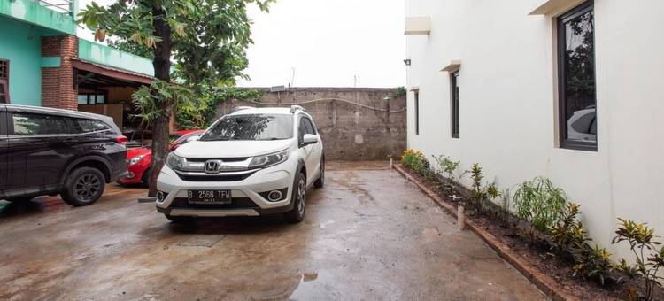 红多兹Plus酒店-近茨布布尔主题公园2号(RedDoorz Plus Near Trans Studio Cibubur 2)图片