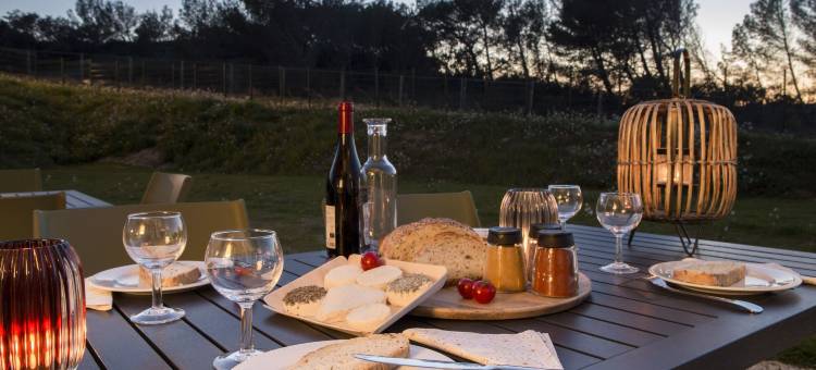 Villeneuve-lès-Avignon的Zenao Appart'hôtels(Zenao Appart'hôtels Villeneuve-lès-Avignon)图片