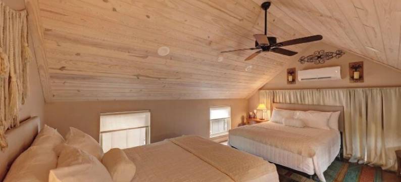 树顶河小屋(Treetop River Cabins on the Guadalupe River)图片