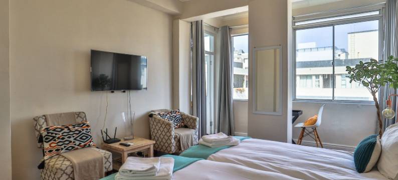 Sea Point Serenity by Ctha图片