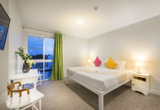 Chada@NakhonHotel Overview