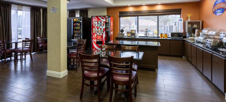 萨拉兰德温德姆呗盟酒店(Baymont by Wyndham Saraland)图片