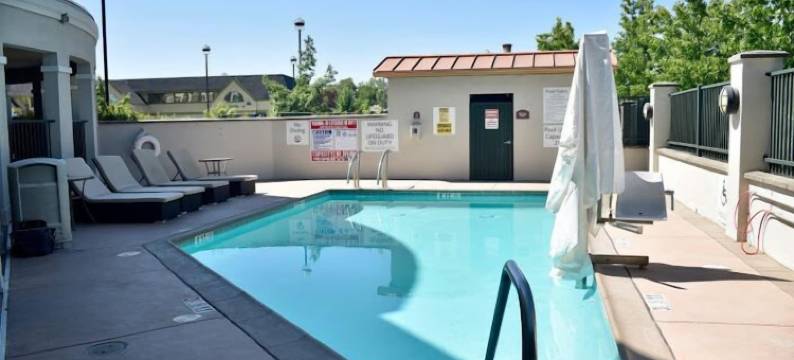 Holiday Inn Express 温莎索诺玛酒乡(Holiday Inn Express WINDSOR SONOMA WINE COUNTRY by IHG)图片