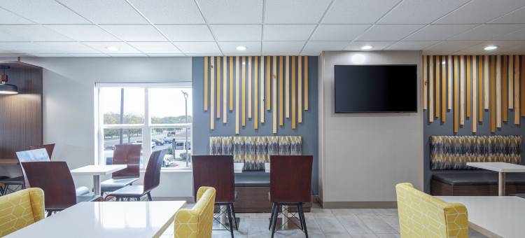 帕塔克森特莱克星敦公园拉昆塔温德姆套房酒店(La Quinta Inn & Suites by Wyndham Lexington Park - Patuxent)图片