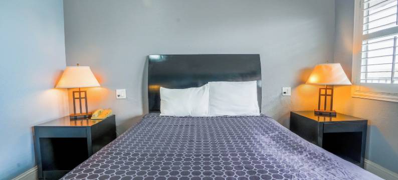 巴顿威洛贝克斯菲尔德经济旅馆I-5(Economy Inn Buttonwillow Bakersfield I-5)图片