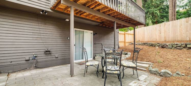 布雷默顿带火坑的家，靠近公园和博物馆(Bremerton Home w/ Fire Pit Near Parks & Museums)图片