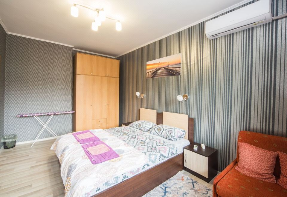 2 Bedrooms - Downtown Square - Relax to the Max Hotel Overview