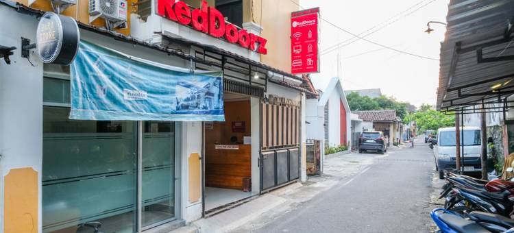 红多兹伊斯兰酒店-近梭罗广场购物中心(RedDoorz Syariah Near Solo Square Mall)图片