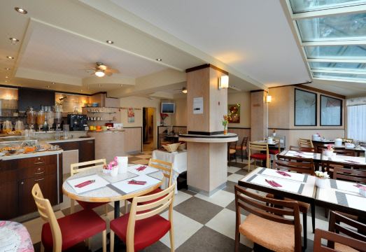 Bon Port Hotel Overview