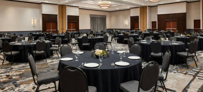 布卢明顿诺尔玛万豪酒店及会议中心(Bloomington-Normal Marriott Hotel & Conference Center)图片