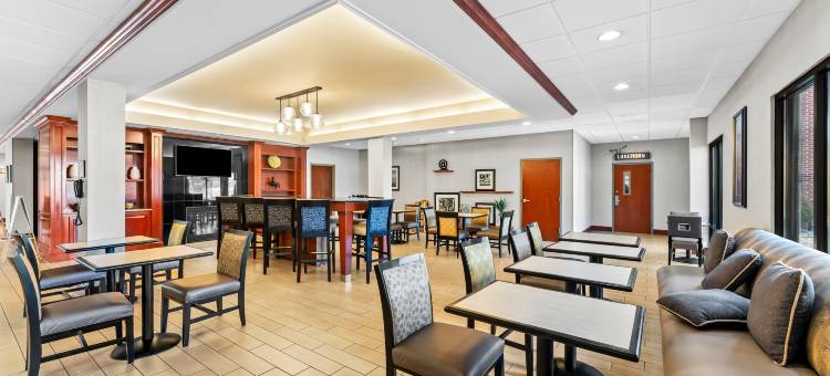 伍德布里奇欢朋酒店(Hampton Inn Woodbridge)图片