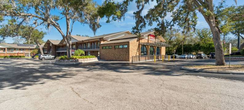 庙台-坦帕北华美达酒店(Ramada by Wyndham Temple Terrace/Tampa North)图片