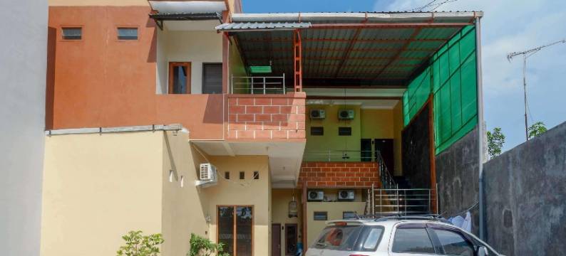 红多兹伊斯兰酒店-近帕蒂新邦利马(RedDoorz Syariah Near Kawasan Simpang Lima Pati)图片