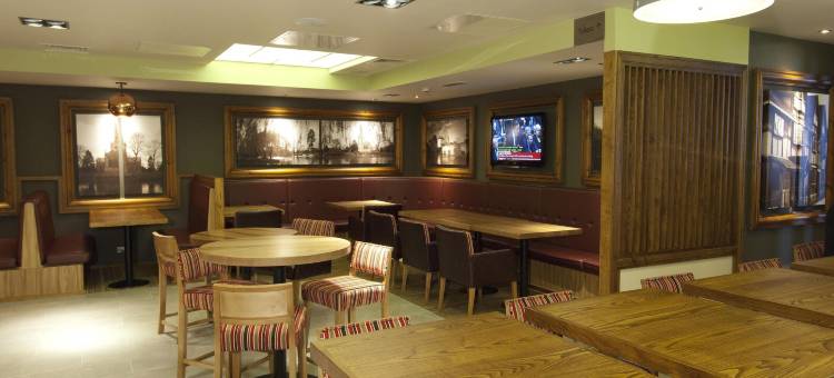 斯特拉特福埃文河中心普瑞米尔酒店(Premier Inn Stratford-Upon-Avon Central)图片