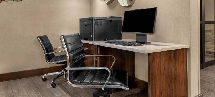 米德韦斯特城廷克空军基地拉昆塔温德姆套房酒店(La Quinta Inn & Suites by Wyndham Midwest City - Tinker AFB)图片