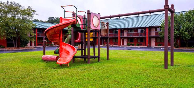 恩波里亚4简少套房公寓(Studios and Suites 4 Less Emporia)图片