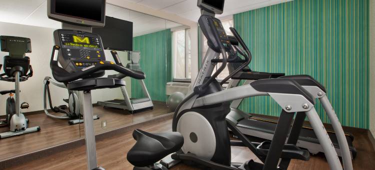 Holiday Inn Express 费尔法克斯 - 阿灵顿大道(Holiday Inn Express FAIRFAX - ARLINGTON BOULEVARD by IHG)图片