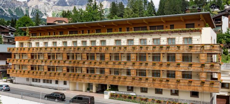 科尔蒂纳丹佩佐撒瓦尔宫丽笙住宅酒店(Radisson Residences Savoia Palace Cortina Dampezzo)图片