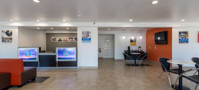 德克萨斯布赖恩 6 号开放式公寓酒店 - 大学区(Studio 6 Bryan, TX - University Area)图片