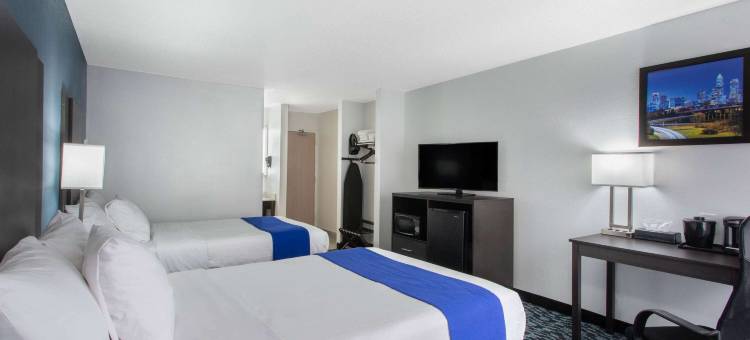 夏洛特大学温德姆呗盟酒店(Baymont by Wyndham Charlotte University)图片