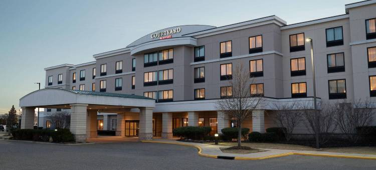 长岛/法明代尔共和国机场万怡酒店(Courtyard Republic Airport Long Island/Farmingdale)图片