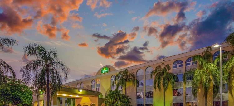 迈阿密湖拉昆塔温德姆套房酒店(La Quinta Inn & Suites by Wyndham Miami Lakes)图片