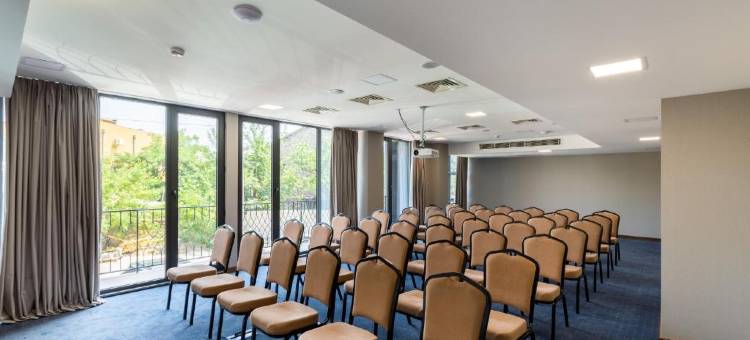 Spark by Hilton Tbilisi Biography图片