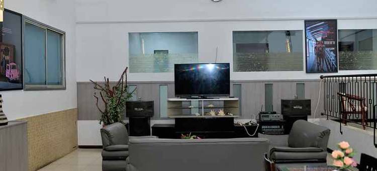 苏祖亚兰套普拉帕特酒店(Suzuya Hotel Rantau Prapat)图片