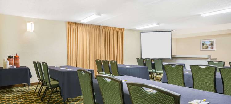 印第安纳波利斯戴斯酒店-69号州际公路旁(Days Inn by Wyndham Indianapolis Northeast)图片