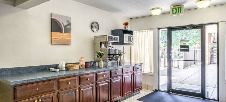 美洲最佳价值旅馆艾奇伍德(Americas Best Value Inn Edgewood, MD)图片