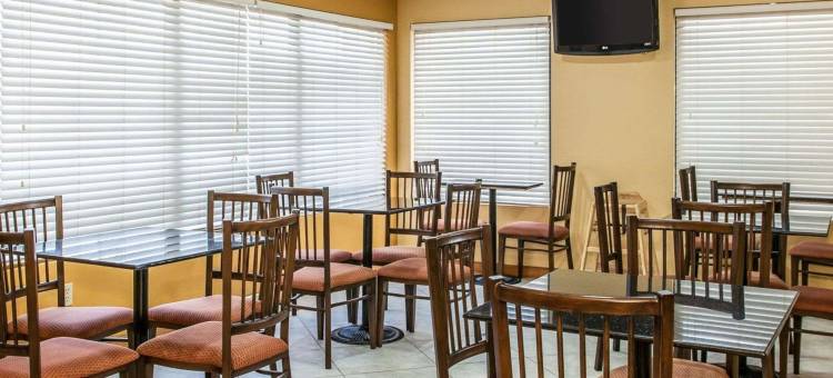 谢尔比维尔 I-74 凯艺套房酒店(Quality Inn & Suites Shelbyville I-74)图片