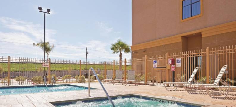 帕萨迪纳北部拉昆塔温德姆套房酒店(La Quinta Inn & Suites by Wyndham Pasadena North)图片