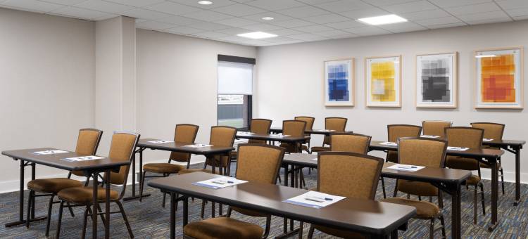 Holiday Inn Express 印第安纳波利斯机场(Holiday Inn Express Indianapolis Airport)图片