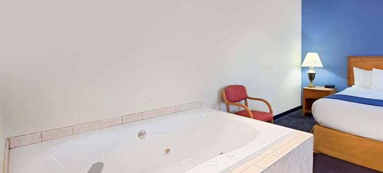 布里奇维尤戴斯酒店(Hotel Mackinaw City - Bridgeview)(Days Inn by Wyndham Mackinaw City/Bridgeview Area)图片