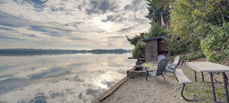 时尚的戴氏湾工作室带绝美的海湾前景(Sleek Dyes Inlet Studio w/ Stunning Bayfront Views)图片