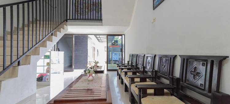 努安萨恩加维酒店(RedDoorz at Hotel Nuansa Ngawi)图片