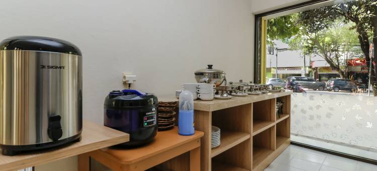 红多兹Plus酒店-里亚迪斯拉梅特(RedDoorz Plus @ Slamet Riyadi)图片