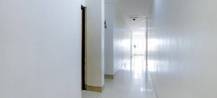 优本维尤SRB-近芝布尔翠普特拉商场(Urbanview Srb Near Mall Ciputra Cibubur by RedDoorz)图片