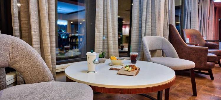 汉普顿体育馆中央万怡酒店(Courtyard Hampton Coliseum Central)图片