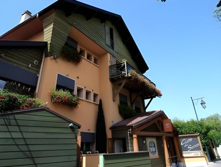 Le Clos des Sens Over view