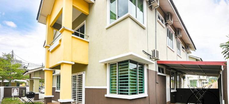 位于甘榜武吉光的4卧室独栋房屋-278平方米|带3个独立浴室(Luxury Semi-D (Hi-Speed Internet with TVbox) 11pax)图片